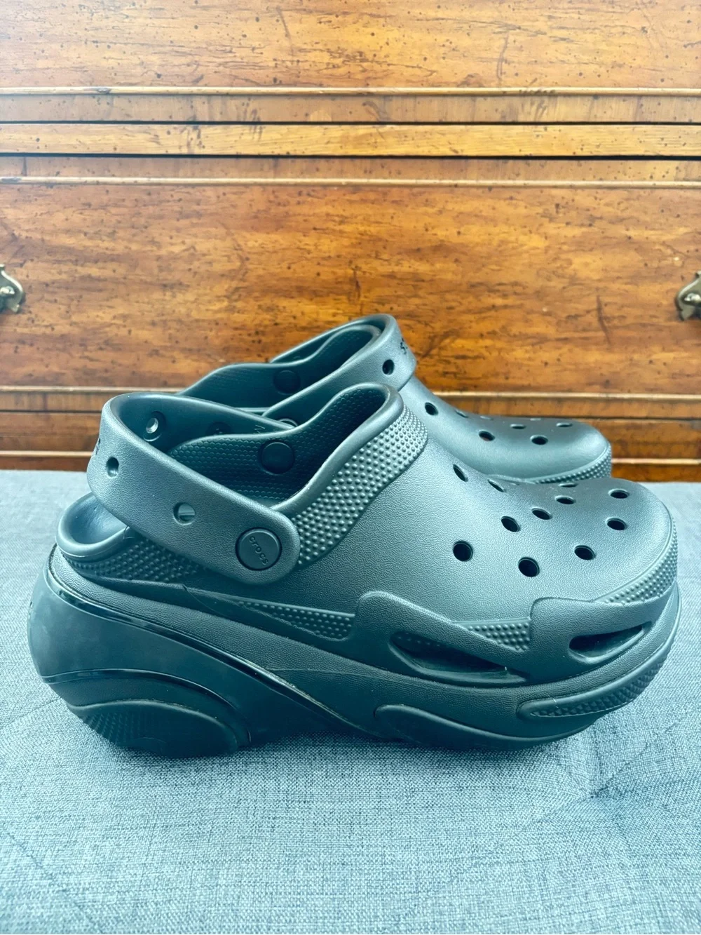 CROCS BUBBLE CRUSH CLOG in TRIPLE BLACK, size M7/W9